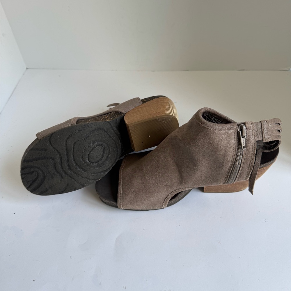 OTBT Free Spirit Fringed Tan Suede Chunky Heeled Sandals Womens Size 10 - Picture 10 of 16